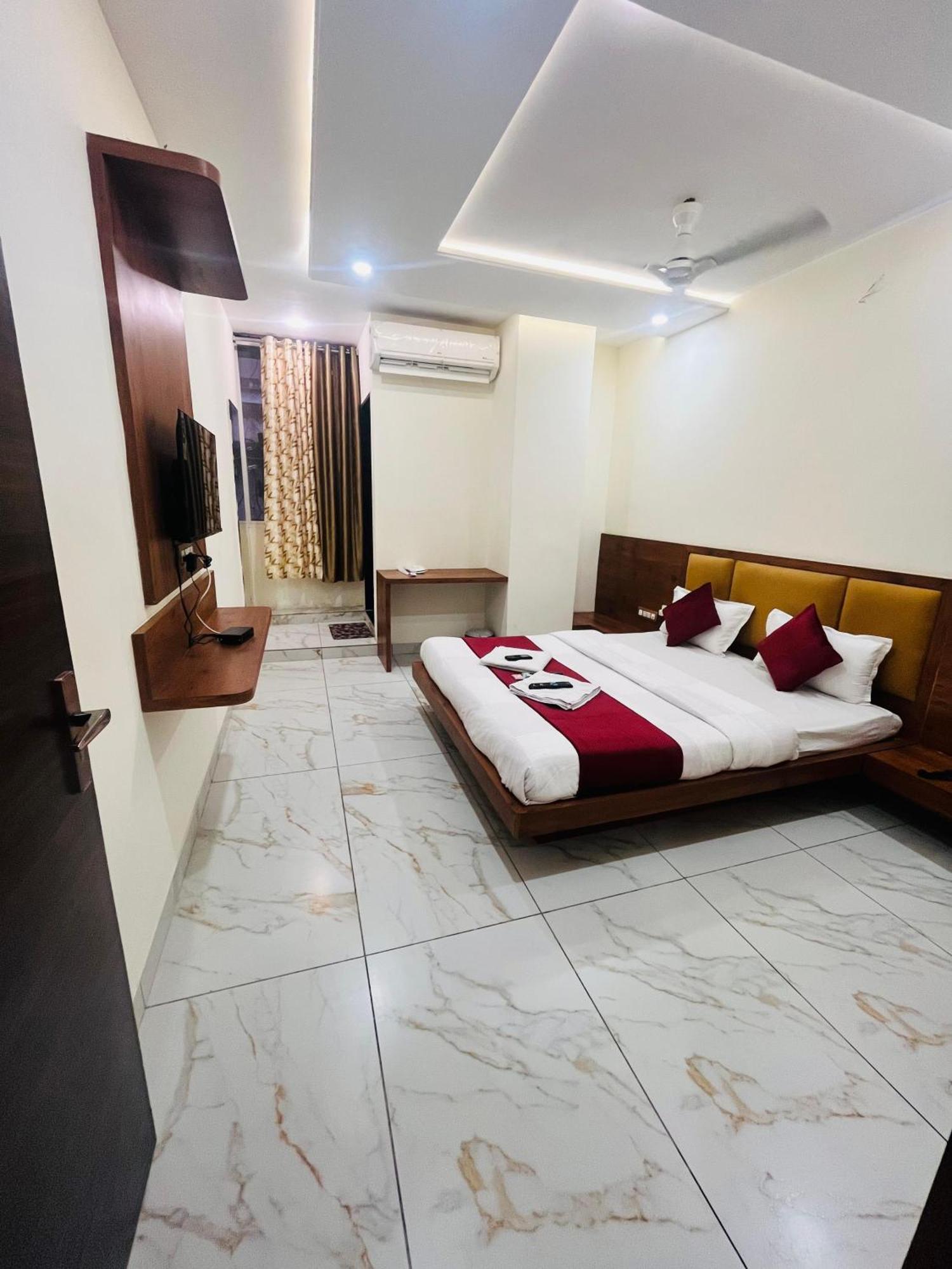 Hotel Prakasham Ujjain Exterior photo